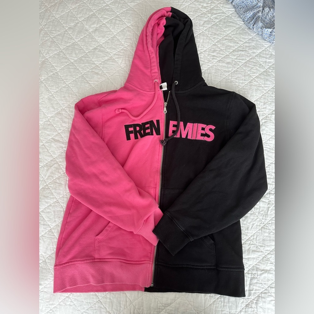 Teddy Fresh Frenemies zip-up hoodie !!🩷🖤